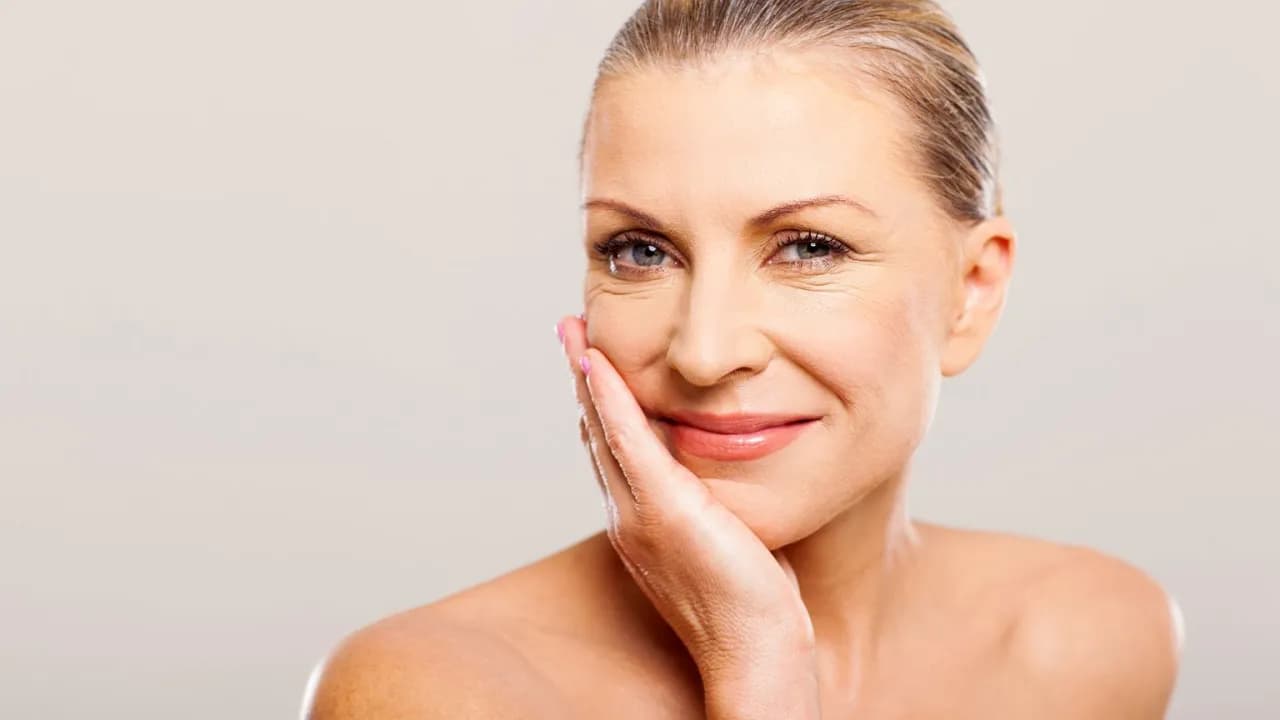 Jak odmłodzić cerę babcinymi sposobami – naturalne metody na młody wygląd