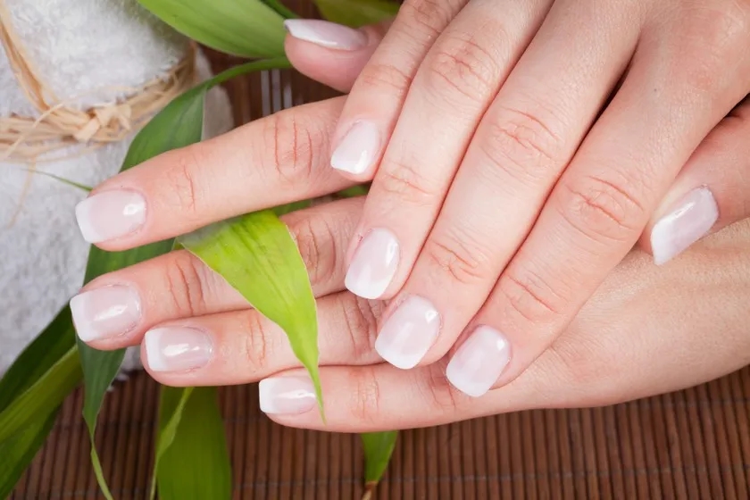 Czy hybryda na manicure japoński szkodzi paznokciom? Wszystko, co musisz wiedzieć