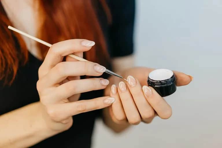 Jak zrobić manicure żelowy krok po kroku bez błędów i stresu