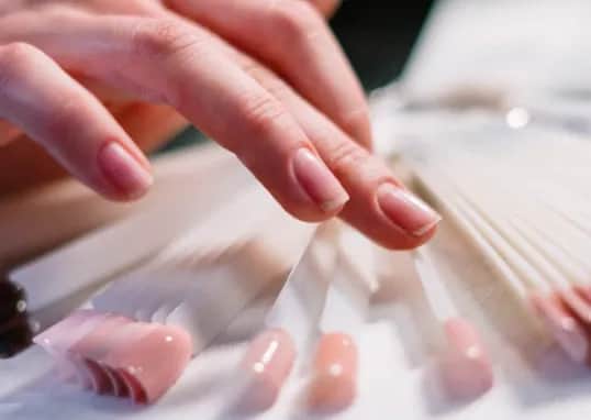 Lakiery klasyczne w sklepie Biokur – postaw na jakość i atrakcyjne ceny