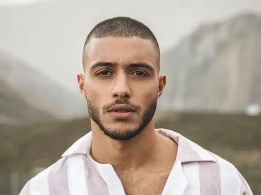 Komu pasuje fryzura na jeża? Odkryj idealne kształty twarzy